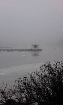 Foto tölöviken i dimma